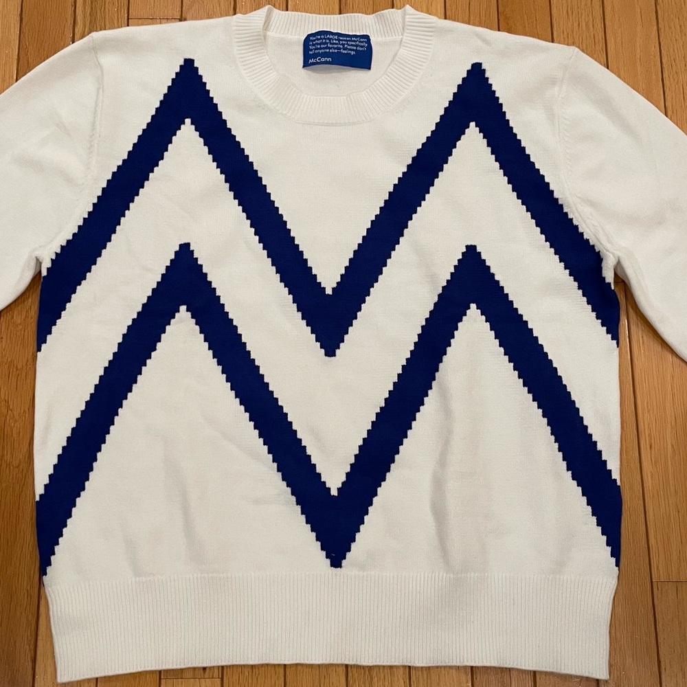 McCann Company White & Blue Long Sleeve Crewneck Sweater Size LARGE Unique! New!
